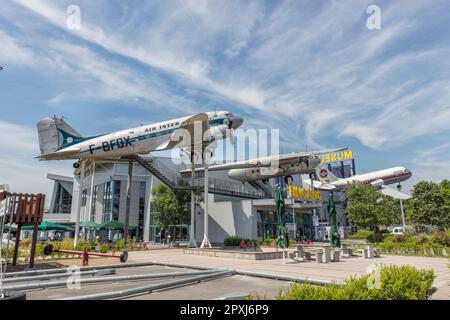 Ingresso al Technik Museum Speyer - museo tecnico. Da sinistra a destra. Air Inter Douglas DC-3C, Nord Noratlas, VFW-Fokker 614. Speyer, Germania. Foto Stock
