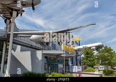 Ingresso al Technik Museum Speyer - museo tecnico. Da sinistra a destra Nord Noratlas, VFW-Fokker 614. Speyer, Germania. Foto Stock