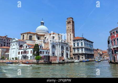 Chiesa a cupola di San Geremia (Chiesa dei Santi Geremia e Lucia - Santuario di Lucia) sul Canal grande e Palazzo Labia sul Canale Cannaregio, Venezia Foto Stock