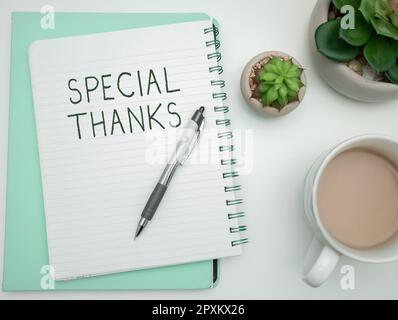 Scrittura che visualizza il testo ringraziamento speciale, espressione di metodo di affari di apprezzamento o di gratitudine o di un riconoscimento Foto Stock