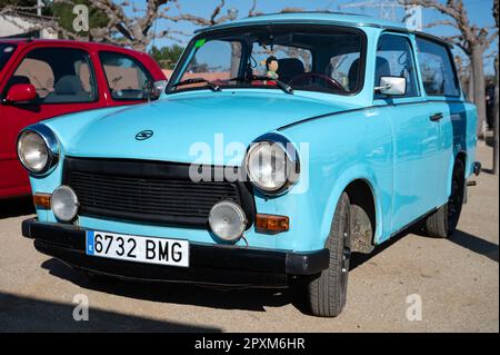 Particolare di una vettura classica dell'Europa orientale, la Trabant 601 in blu Foto Stock