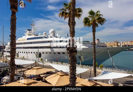 Superyacht Lady Moura costruito nel 1990 e progettato da Luigi Sturchio di Diana Yacht Design. Foto Stock