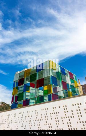 Il Centro Pompidou a El Cubo Malaga Andalucia Spagna Galleria e spazio artistico progettato da Javier Pérez de la Fuente e Juan Antonio Marín Malavé. Foto Stock