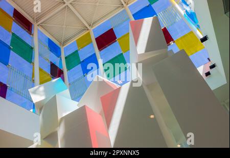 Il Centro Pompidou a El Cubo Malaga Andalucia Spagna Galleria e spazio artistico progettato da Javier Pérez de la Fuente e Juan Antonio Marín Malavé. Foto Stock