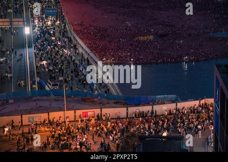 Una veduta aerea dei turisti che viaggiano a Chongqing il giorno di Maggio in Cina Foto Stock
