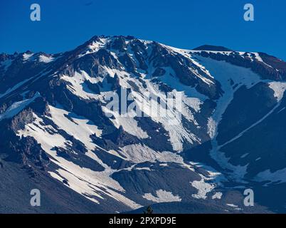 Mt. Shasta, California, USA - 17 luglio 2022: Vista sul monte Shasta, Siskiyou e gli alci e i ruscelli vicini. Foto Stock