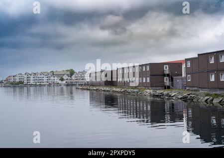 Edifici moderni a Hausgesund, Norvegia, vicino al terminal delle navi da crociera Foto Stock