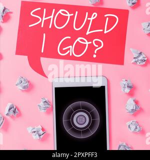 Segno che mostra dovrei andare, panoramica di affari che cerca i motivi per lasciare un posto incerto Foto Stock