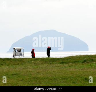 Turnberry, Ayrshire, Scozia, Regno Unito. 2nd maggio, 2023. L'ex presidente Donald Trump visita Trump Turnberry per una partita di golf su 02/05/23 Credit: CDG/Alamy Live News Foto Stock