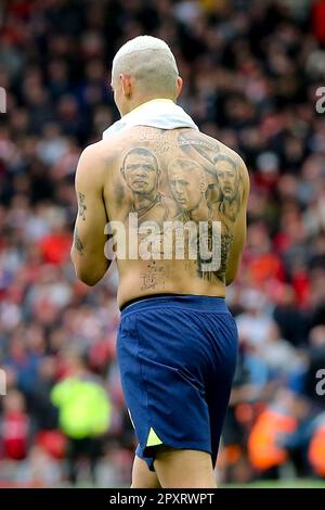 Richarlison di Tottenham Hotspur è raffigurato dopo aver segnato con un grande tatuaggio sulla schiena che si mostra al centro con Ronaldo e Neymar da entrambi i lati. Incontro della Premier League, Liverpool contro Tottenham Hotspur ad Anfield a Liverpool domenica 30th aprile 2023. Questa immagine può essere utilizzata solo per scopi editoriali. Solo per uso editoriale, licenza richiesta per uso commerciale. Non è utilizzabile nelle scommesse, nei giochi o nelle pubblicazioni di un singolo club/campionato/giocatore. pic di Chris Stading/Andrew Orchard SPORTS photography/Alamy Live news Foto Stock