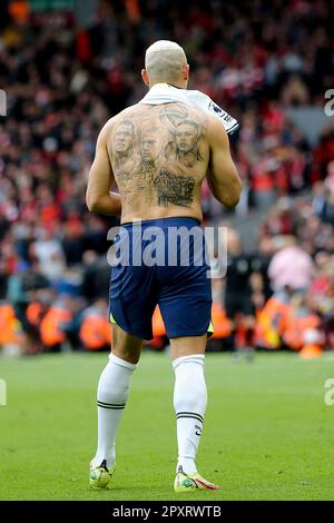 Richarlison di Tottenham Hotspur è raffigurato dopo aver segnato con un grande tatuaggio sulla schiena che si mostra al centro con Ronaldo e Neymar da entrambi i lati. Incontro della Premier League, Liverpool contro Tottenham Hotspur ad Anfield a Liverpool domenica 30th aprile 2023. Questa immagine può essere utilizzata solo per scopi editoriali. Solo per uso editoriale, licenza richiesta per uso commerciale. Non è utilizzabile nelle scommesse, nei giochi o nelle pubblicazioni di un singolo club/campionato/giocatore. pic di Chris Stading/Andrew Orchard SPORTS photography/Alamy Live news Foto Stock