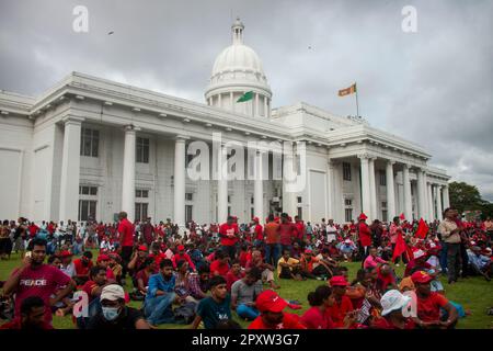 Colombo, occidentale, Sri Lanka. 1st maggio, 2023. I membri del fronte di Liberazione del Popolo hanno condotto una marcia in ricordo e per onorare la Giornata Internazionale del lavoro. (Credit Image: © Isura Nimantha/Pacific Press via ZUMA Press Wire) SOLO PER USO EDITORIALE! Non per USO commerciale! Foto Stock