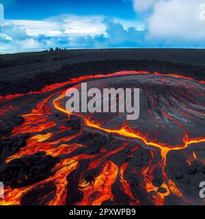 Paesaggio vulcanico con lava fusa e roccia Igneosa solidificata Foto Stock