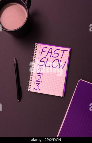 Scrittura visualizzazione testo veloce Slow, Business showcase in movimento o procedere con una velocità maggiore o minore rispetto al solito Foto Stock