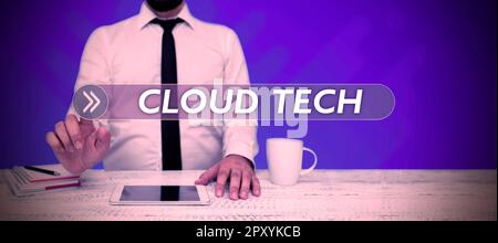 Scrittura di testo Cloud Tech, Business idea archiviazione e accesso a dati e programmi tramite Internet Foto Stock