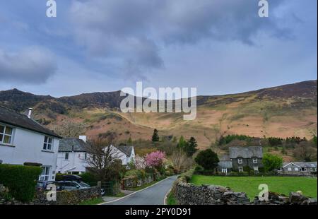 Maiden Moor e il villaggio di Grange, Borrowdale, Lake District, Cumbria Foto Stock