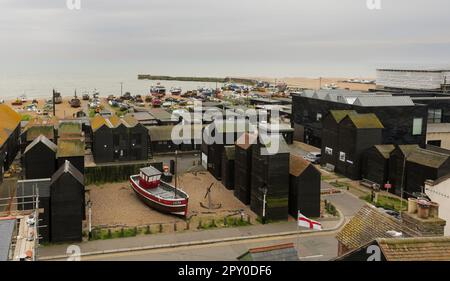 Editoriale Hastings, Regno Unito - 27 aprile 2023: Una vista di Hastings Harbour in East Sussex, Inghilterra UK Foto Stock