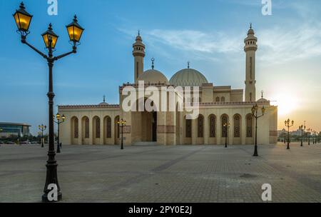 Al Fateh Grande Moschea al tramonto, Manama, Bahrain Foto Stock