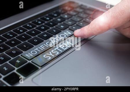 Testo che mostra Inspiration Notification System, Business idea non dimenticate di essere connessi social network Foto Stock