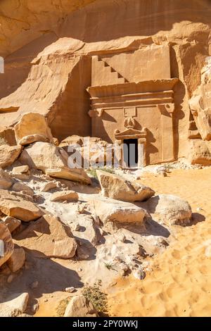 Scolpito in pietra tomba nabatea nel complesso Jabal al Banat, Hegra, al Ula, Arabia Saudita Foto Stock