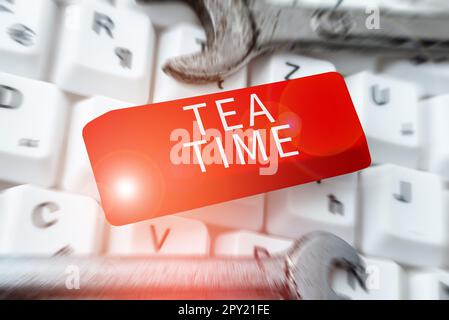 Scrittura che visualizza il testo tempo del tè, concetto di affari il tempo nel pomeriggio quando alcune persone mangiano un piccolo pasto Foto Stock