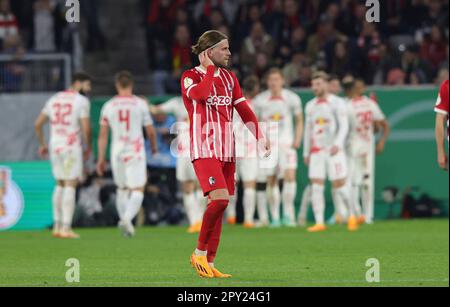 Friburgo, Germania. 02nd maggio, 2023. Firo : 05/02/2023, calcio, DFB-Pokal, stagione 2022/2023, Semifinali, SC Friburgo - RB, Red Bull Leipzig deluso Lucas Holer, SCF/dpa/Alamy Live News Foto Stock