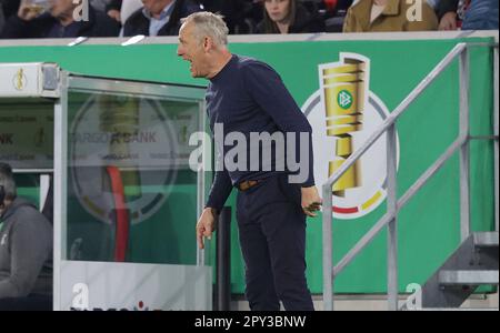 Friburgo, Germania. 02nd maggio, 2023. Firo : 05/02/2023, calcio, DFB-Pokal, stagione 2022/2023, Semifinali, SC Freiburg - RB, Red Bull Leipzig gesto, Christian Streich . Credit: dpa/Alamy Live News Foto Stock