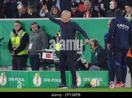 Friburgo, Germania. 02nd maggio, 2023. Firo : 05/02/2023, calcio, DFB-Pokal, stagione 2022/2023, Semifinali, SC Freiburg - RB, Red Bull Leipzig Gesture, Christian Streich, allenatore, SCF/dpa/Alamy Live News Foto Stock