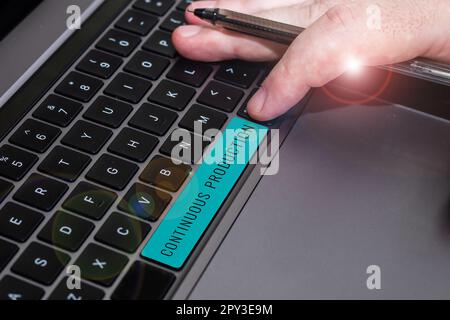 Didascalia di testo presentando la produzione continua, il concetto di Internet comporta piccoli miglioramenti costanti nel tempo Foto Stock