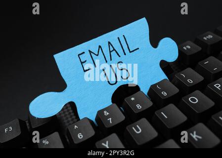 Didascalia di testo Presentazione Email US, concetto di affari inviare un messaggio commerciale ad un gruppo di persone che utilizzano la posta Foto Stock