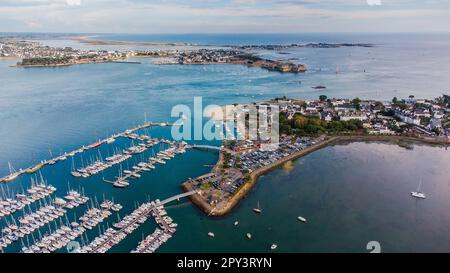 Veduta aerea della cittadella di Port-Louis in Morbihan, Francia, modificata da Vauban nel 17th ° secolo per proteggere il porto di Lorient nel sud di Fr Foto Stock