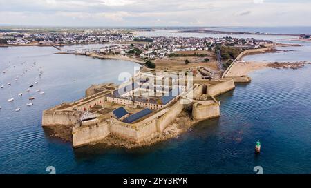 Veduta aerea della cittadella di Port-Louis in Morbihan, Francia, modificata da Vauban nel 17th ° secolo per proteggere il porto di Lorient nel sud di Fr Foto Stock