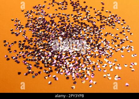 Sfondo viola scuro con confetti luminosi, foto a basso contrasto Foto stock  - Alamy