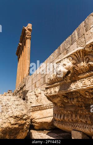 Baalbek, Tempio di Giove, il più grande tempio romano, incisione della testa del Leone, valle di Bekaa, Baalbek, Governatorato di Baalbek-Hermel, Libano, medio Oriente, Asia Foto Stock