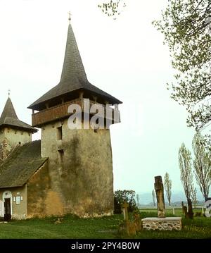 Hunedoara County, Romania, circa 2001. La chiesa cristiana a Gurasada, un monumento storico del 13th ° secolo. Foto Stock