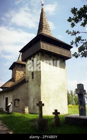 Hunedoara County, Romania, circa 2001. La chiesa cristiana a Gurasada, un monumento storico del 13th ° secolo. Foto Stock