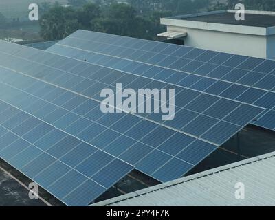 Solar PV Industrial Rooftop soluzione nel tetto industriale di Dhaka, Bangladesh Foto Stock