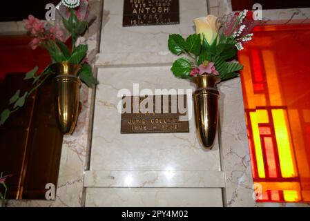 Los Angeles, California, USA 2nd Maggio 2023 attore Stuart Erwin Niche/grave e attrice June Collyer Niche/grave a Deodora Hall South alla Chapel of the Pines il 2 Maggio 2023 a Los Angeles, California, USA. Foto di Barry King/Alamy Stock Photo Foto Stock