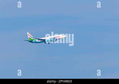 Movimenti aerei all'aeroporto di Sydney (Kingsford Smith) a Sydney, Australia. Nella foto: Un jet Air Vanuatu si avvicina all'aeroporto di Sydney. Foto Stock