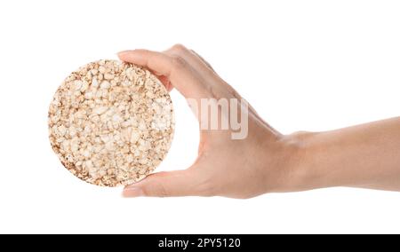 Donna che tiene croccante croccante pane croccante isolato su bianco, primo piano Foto Stock