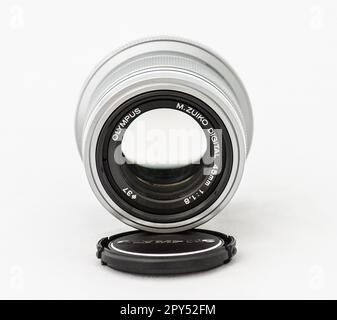 Gothenburg, Svezia - Maggio 21 2022: Foto di un prodotto da studio di un obiettivo a focale fissa Panasonic 45mm f1,7. Foto Stock