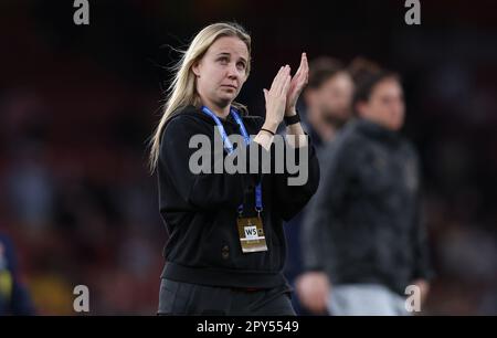 Londra, Regno Unito. 1st maggio, 2023. Beth Mead of Arsenal applaude i tifosi dopo la partita della UEFA Womens Champions League all'Emirates Stadium, Londra. Il credito dell'immagine dovrebbe essere: Paul Terry/Sportimage Credit: Sportimage Ltd/Alamy Live News Foto Stock