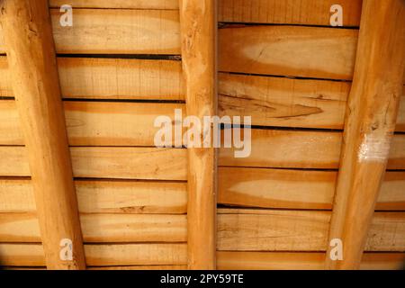 campioni di soffitto in legno, soffitto di casa in legno di pioppo Foto Stock