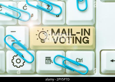 Firma che mostra Mail in votazione. Parola per il voto in un'elezione in cui i documenti di voto sono distribuiti agli elettori per posta Foto Stock