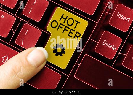 Scrittura visualizzazione testo Hot Offer. Parola per prodotto o programma offerto a prezzi o tariffe ridotte Foto Stock