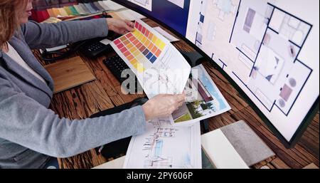 Real Estate Designer che lavora al computer Foto Stock