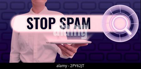 Segnale che visualizza Stop Spam. Concetto che significa porre fine ai messaggi intrusivi o inappropriati inviati su Internet Foto Stock