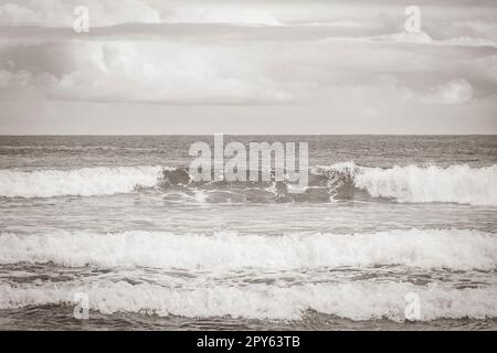 Onde forti Praia Lopes Mendes spiaggia Ilha Grande isola Brasile. Foto Stock