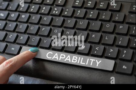 Segno di testo che mostra la capacità. Concetto Internet la struttura o il potenziale per un utilizzo o una distribuzione indicati Foto Stock