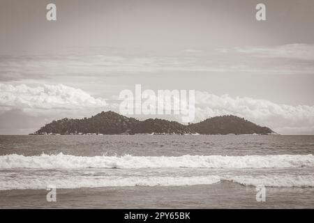 Onde forti Praia Lopes Mendes spiaggia Ilha Grande isola Brasile. Foto Stock